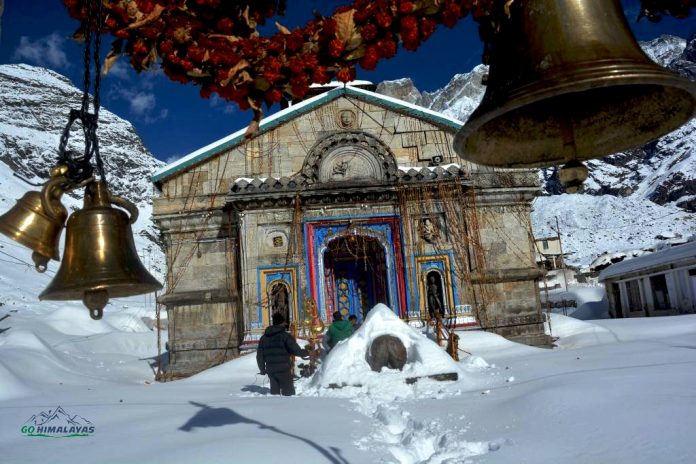 ice surrounding kedarnath temple